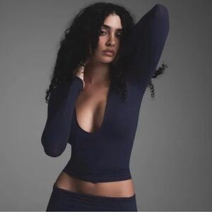 NWT Skims Fits Everybody Deep Plunge Top - Navy